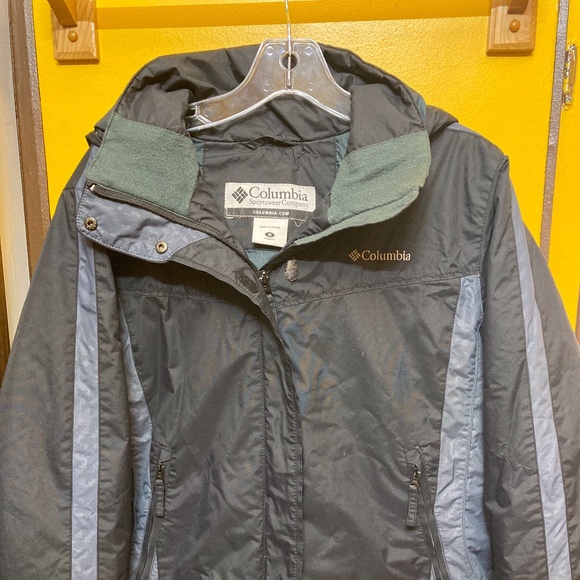 Women’s Medium Waterproof Columbia Jacket - Picture 1 of 5